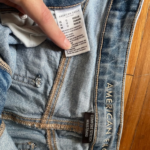 AE Ripped Mom Jean - Picture 4 of 6